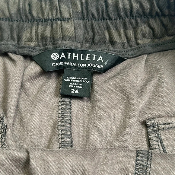 Athleta Farallon Joggers Camo Print Pull On Women Size 26 NWT Activewear Pants - Picture 7 of 12